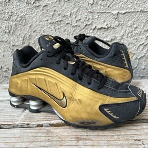 Nike Shoes Men Size 7 Shox R4 Metallic Gold Black 104265-702